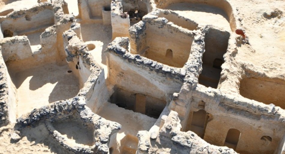 VERDENSNYHET Klosteret i den egyptiske ørkenen stammer trolig fra rundt år 350 e. Kr. (Foto: Victor Ghica/MF)